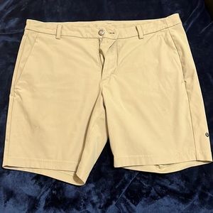 Lululemon men khaki classic fit shorts.